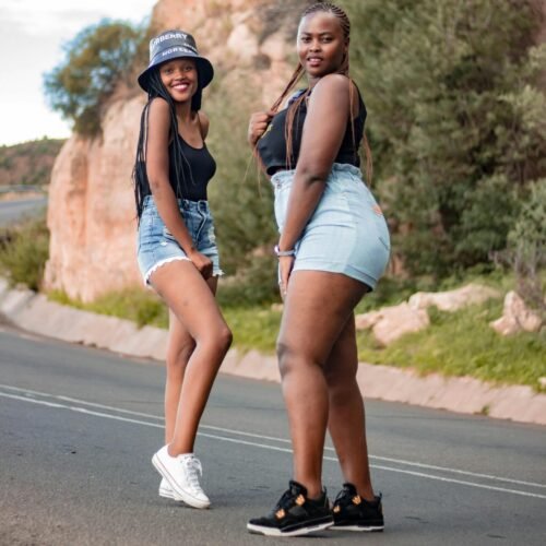pexels-insynctmedia420i-3817682 BESTIES - FRIENDS - COUPLE